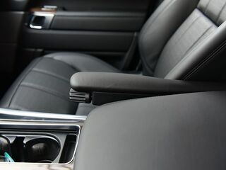 路虎 前排中央扶手