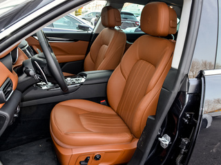 玛莎拉蒂  3.0T 350Hp 前排座椅