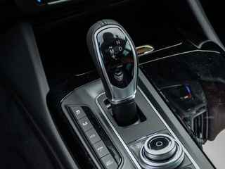 玛莎拉蒂  3.0T 350Hp 换挡杆