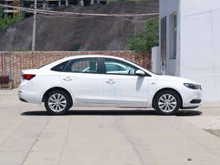 别克  18T 正右侧