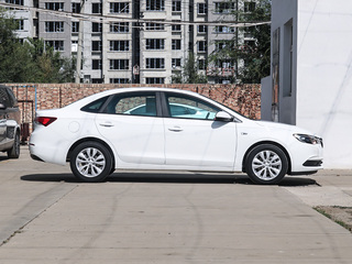 别克  改款 典范 1.5L 正右侧