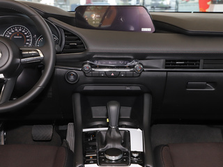 长安马自达  2.0L 中控台