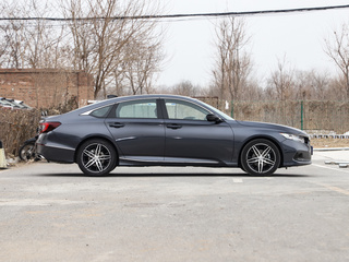 广汽本田  260TURBO 正右侧