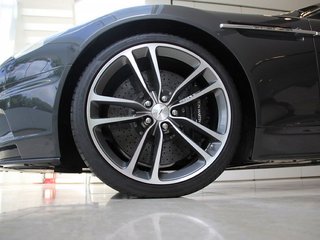 阿斯顿-马丁 DBS