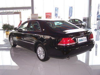 丰田 皇冠 左后45度 