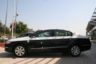 大众(一汽) 迈腾 左正侧 