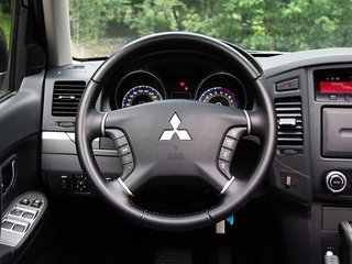 帕杰罗 3.0 AT精英超越版2011款