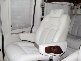 GMC 商务之星 5.3 AT 四驱版 2011款