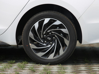 菲斯塔纯电动图片