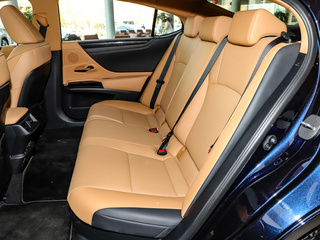 雷克萨斯ES图片