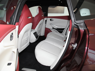 阿斯顿·马丁DBX图片