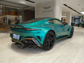 阿斯顿·马丁V8 Vantage图片