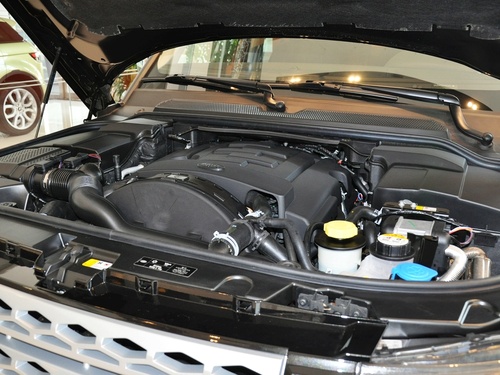 路虎  3.0T AT 发动机主体特写