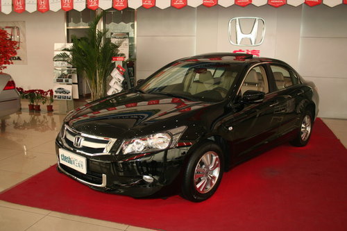 本田 雅阁 第8代 左前45度 