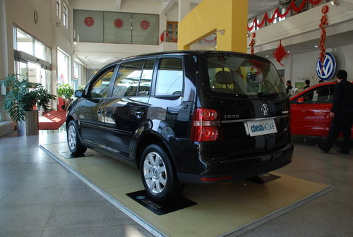 大众(上汽) 新途安 左后45度