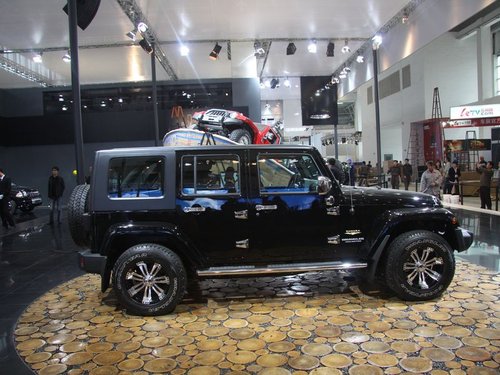 吉普Jeep 牧马人Sahara（撒哈拉）冰川纪念版