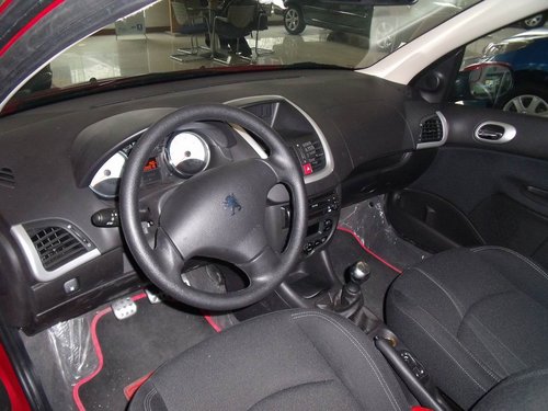 东风标致 207两厢