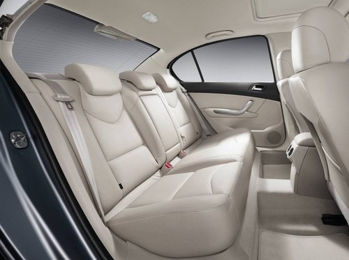 东风标致 408三厢