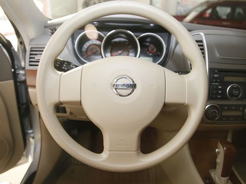 东风日产 轩逸 1.6 AT XL 方向盘整体