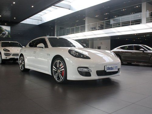 保時捷  Panamera Turbo 車輛右側45度角