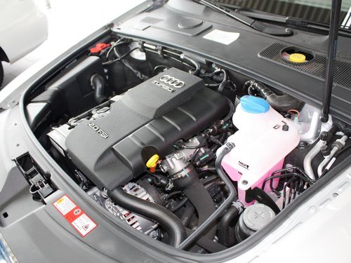 奥迪  新A6L 2.0 TFSI AT 发动机局部特写