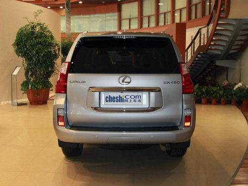 雷克萨斯  GX460 4.6 AT 车辆正后方尾部视角