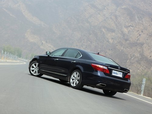 郑州雷克萨斯LS600h直降13万 送3万礼包