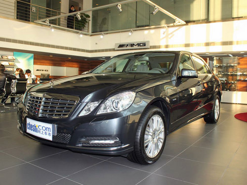 北京奔驰  E260L CGI 1.8T AT 车辆左前45度视角