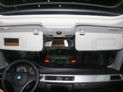 宝马(进口)  320i 2.0 AT 前遮阳板打开