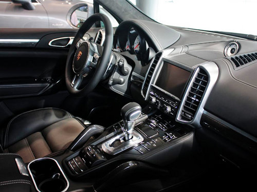 保时捷  Cayenne Turbo 4.8 AT 中控台右侧