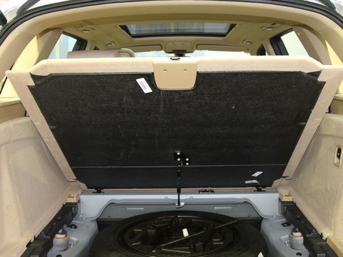 宝马(进口)  X5 xDrive35i 打开后备箱内盖板特写