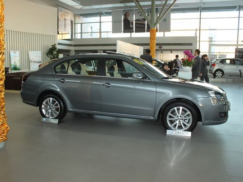 上海大众  朗逸 1.4TSI DSG 车辆正右侧