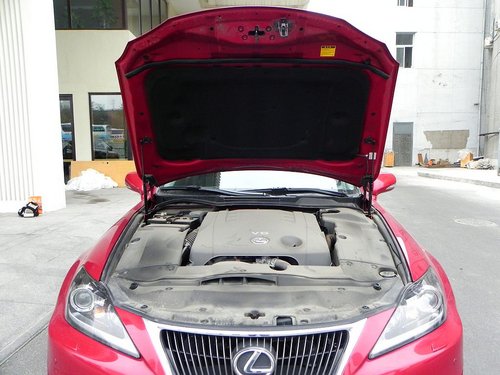 雷克萨斯 IS250 2.5 AT 发动机局部特写