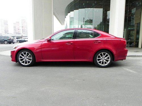 雷克萨斯 IS250 2.5 AT 车辆左正侧视角