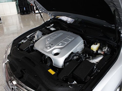 一汽丰田  全新锐志 2.5V AT 发动机主体特写
