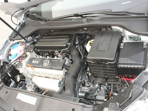 一汽-大众  高尔夫 1.6 MT 发动机主体特写