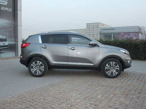 东风悦达起亚  智跑 2.0 GLS AT 车辆正右侧