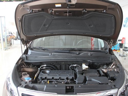 东风悦达起亚  智跑 2.0 Premium AT 发动机局部特写