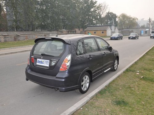 昌河铃木  1.4 手动 车辆右侧尾部视角