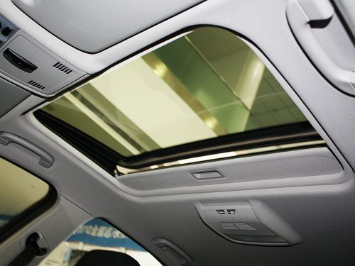 华晨宝马 320i 2.0 AT 车顶内部特写