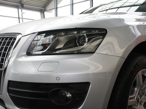 一汽奥迪  Q5 2.0TFSI quattro（155KW） 车辆左前大灯