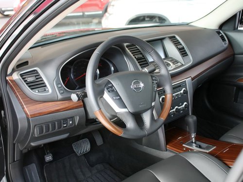 东风日产  公爵 2.5 XV CVT 中控台左侧