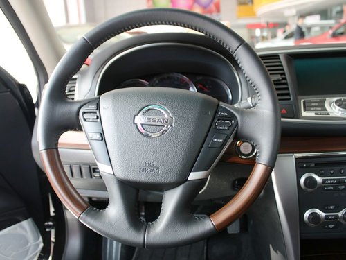 东风日产  公爵 2.5 XV CVT 方向盘整体