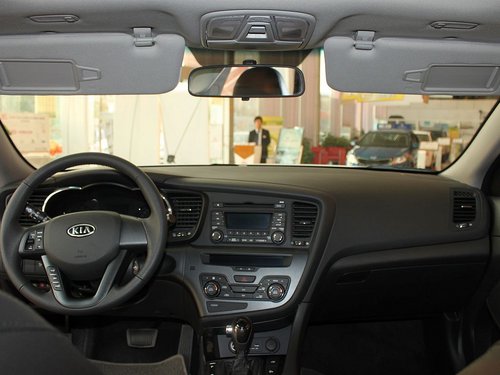 东风悦达起亚  起亚K5 2.0 AT 前遮阳板打开