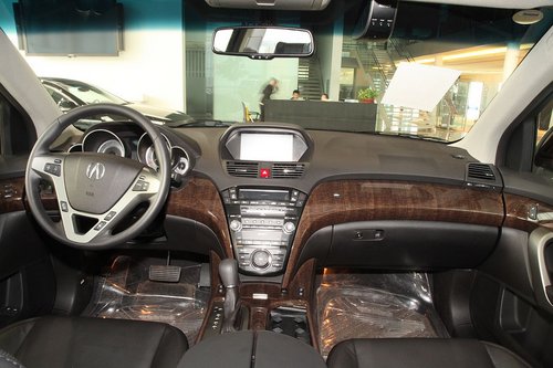 謳歌 MDX 3.7 AT 中控臺整體