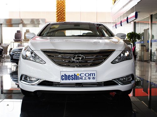 北京现代 第八代索纳塔 2.4 TOP AT 车头正面视角