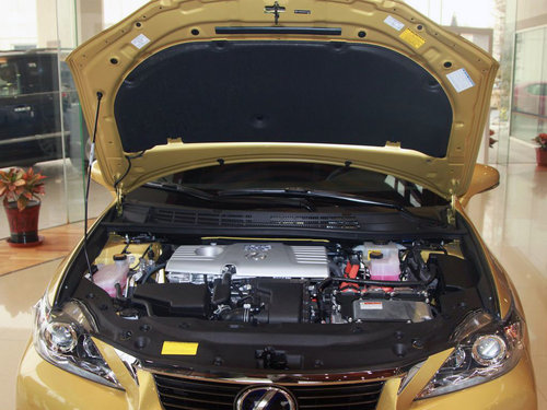 雷克萨斯 CT200h 1.8L CVT 发动机局部特写