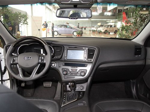 东风悦达起亚  起亚K5 2.0 AT 中控台整体