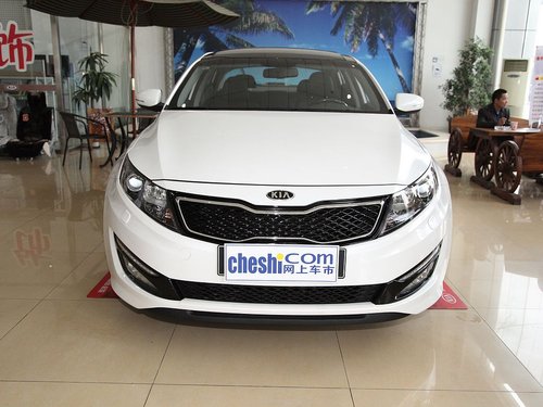 东风悦达起亚  起亚K5 2.0 AT 车头正面视角