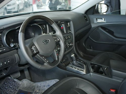 东风悦达起亚  起亚K5 2.4 AT 中控台左侧